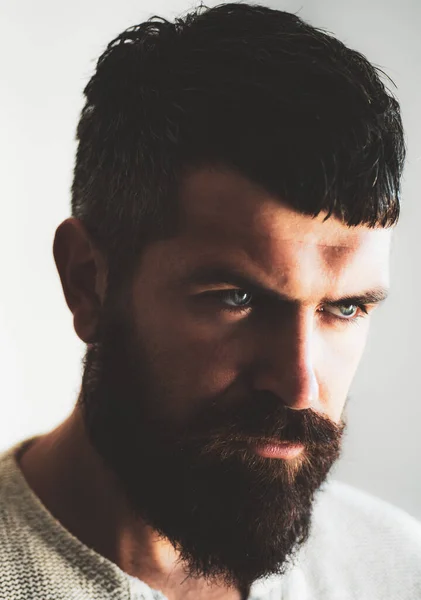 Retrato Homem Sério Confiante Tem Barba Bigode Modelo Masculino Bonito — Fotografia de Stock