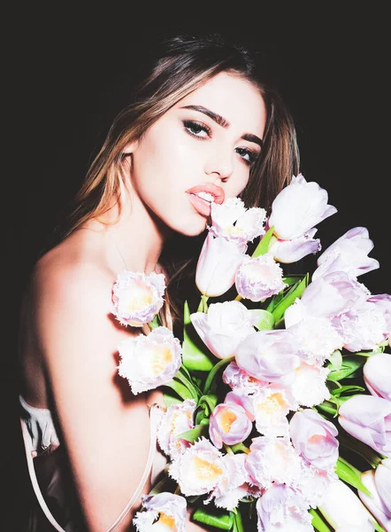 Sexy Sensual Joven Mujer Con Las Flores — Foto de Stock