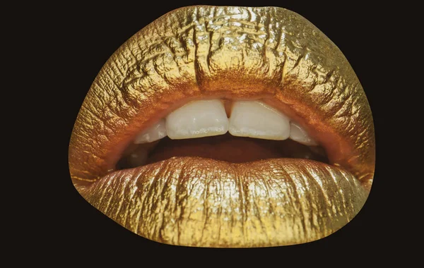 럭셔리 입에서 페인트가 나왔어 화장하고 입술을 금속에 감각적 창조적 디자인 — 스톡 사진