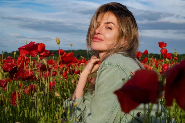 Portrait Beautiful Woman Spring Poppy Flower Field Happy Girl Resting — Stock Photo, Image