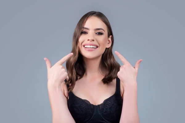 Mujer Sonriente Retrato Una Chica Feliz Sonriente Alegre Joven Hermosa — Foto de Stock