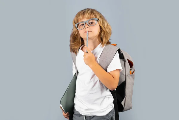 Schulkind Mit Buch Und Copybook Jugendlicher Student Isolierter Hintergrund Gehen — Stockfoto