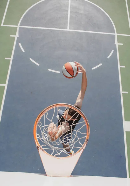 Kaukasischer Basketballspieler Der Mannschaft Aktion Bewegung Sprung Konzept Aus Sport — Stockfoto