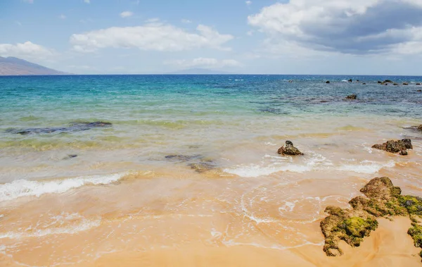 Пляж Золотим Піском Бірюзовою Океанічною Водою Панорамний Вид Море Природний — стокове фото