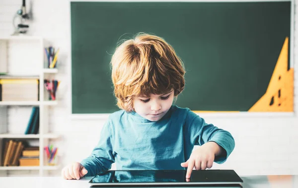 Los Niños Edad Escolar Preescolar Aprenden Educación Escuela Tecnología Concepto — Foto de Stock