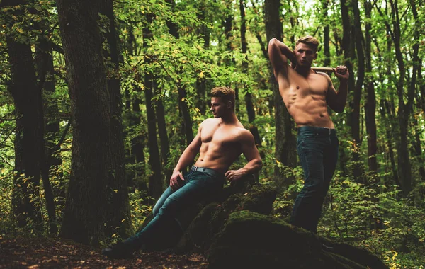 Ανθρώπινη Δύναμη Μυώδης Shirtless Αρσενικά Μοντέλα Και Τζιν Παντελόνι Μόδα — Φωτογραφία Αρχείου
