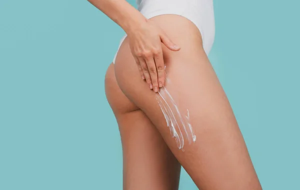 Cosmetic Cream Woman Buttocks Clean Soft Skin Applying Moisturizer Cream — Stockfoto