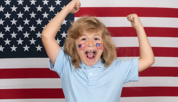 Pequeno Patriota Americano Dia Independência Julho Criança Com Bandeira Americana — Fotografia de Stock