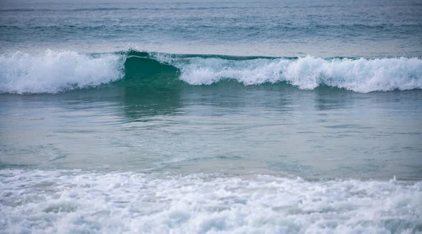 Plage Été Vagues Océaniques Sur Une Mer Tropicale Avec Des — Photo