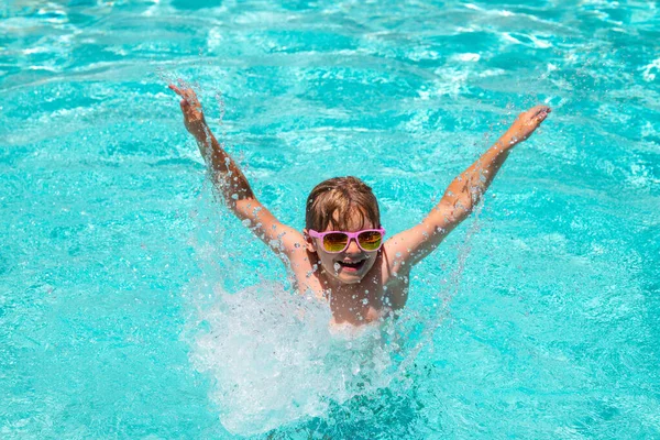 Natación Verano Relajarse Nadar Anillo Piscina Junto Piscina Feliz Niño —  Fotos de Stock