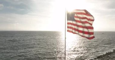Amerika Birleşik Devletleri 'nde Amerikan Bayrağı Dalgalanması Bağımsızlık. Ulusal Vatanseverlik ve Kutlama Uçan Video 4k, 50fps.