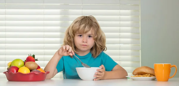 Child Boy Eating Organic Healthy Food Healthy Vegetables Vitamins Proper — Stock Photo, Image