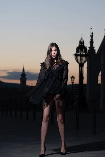 Schöne Junge Frau Der Stadt Straße Der Nacht Stadt Background — Stockfoto