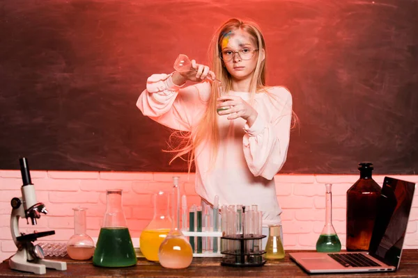 Teste Química Laboratório Ciências Criança Escola Engraçada Fazer Experiências Laboratório — Fotografia de Stock