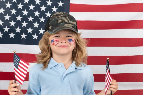 独立日7月4日 美利坚合众国和儿童概念 美国的自由概念 7月4日美国独立日 具有美国国旗面颊的儿童 — 图库照片