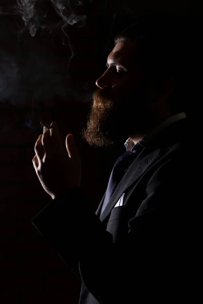 Homem Fumando Cigarro Isolado Preto Homem Fuma Erva Cannabis Charro — Fotografia de Stock