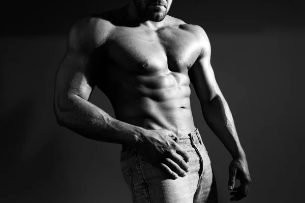 Jovem Sexy Com Tronco Bonito Homem Musculoso Com Seis Abdominais — Fotografia de Stock