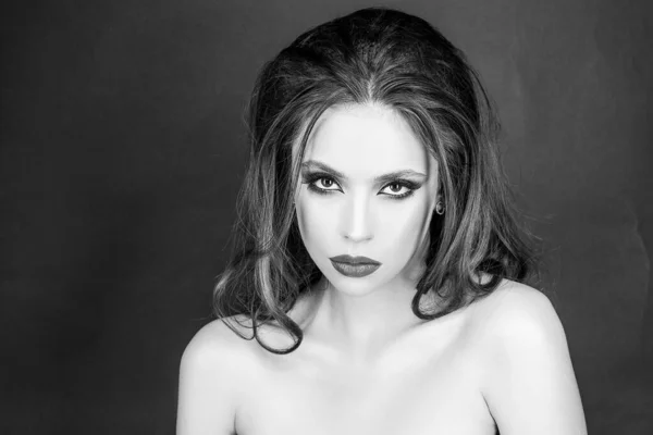 Hermosa Chica Tierna Retrato Modelo Hermoso Con Maquillaje Natural Desnudo —  Fotos de Stock