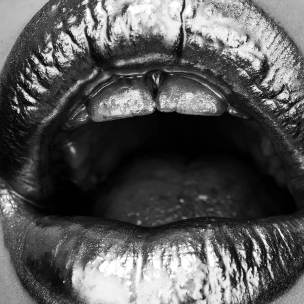 Goldfarbe Auf Den Lippen Goldene Lippen Sinnlicher Frauenmund Metallische Kreativ — Stockfoto