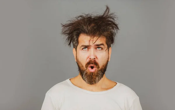 Смешно Безумно Бородатый Мужчина Грязными Волосами Концепция Парикмахерской Длинная Борода — стоковое фото