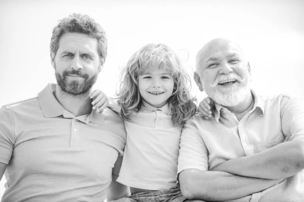 Mutlu Büyükbaba Oğul Çocuk Portresi Babalar Günü Farklı Yaşlardaki Erkekler — Stok fotoğraf