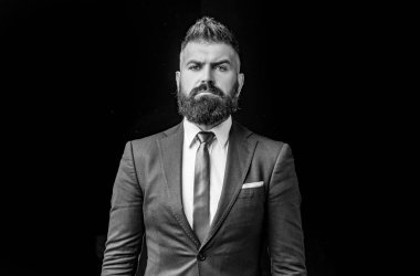 Erkek takım elbise moda. Toplantı uymak. İşadamı koyu gri elbiseli. Çalışmalarında iş adamı. Üst yönetici