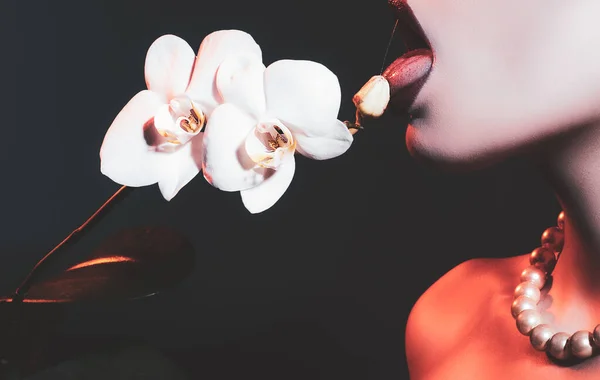 Dişi Dudaklar Doğal Güzellik Dudak Bakımı Şehvetli Kadınlar Ağızlarını Açar — Stok fotoğraf
