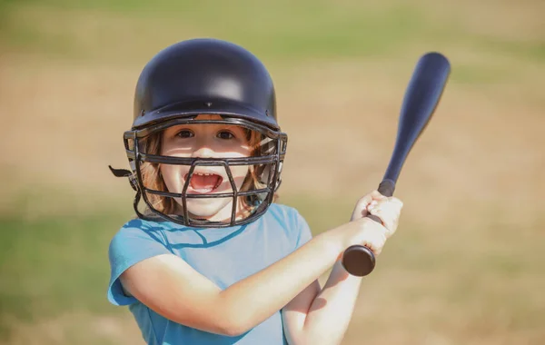 Egy Baseballütővel Pózoló Kisfiú Egy Baseball Játékos Gyerek Portréja — Stock Fotó