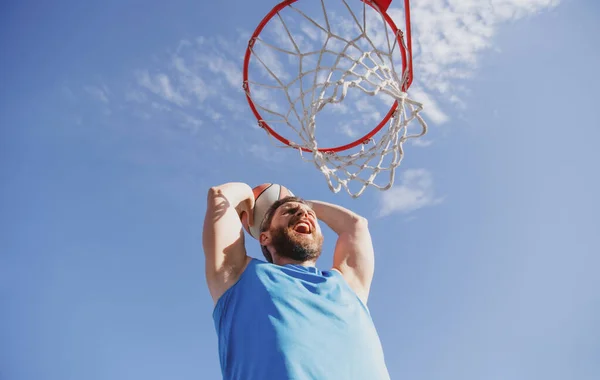 Kaukasiska Basketspelare Aktion Rörelse Hopp Himlen Begreppet Idrott Rörelse Energi — Stockfoto