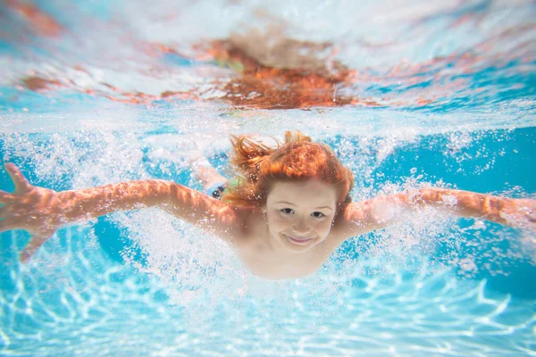 Unterwasserjunge Schwimmbad Netter Junge Schwimmt Pool Unter Wasser Sommerkinder Wasser — Stockfoto