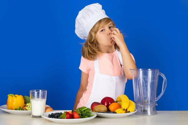 Çocuklar Için Meyve Sebze Çocuk Fırın Üniforması Giyiyor Aşçı Şapkası — Stok fotoğraf