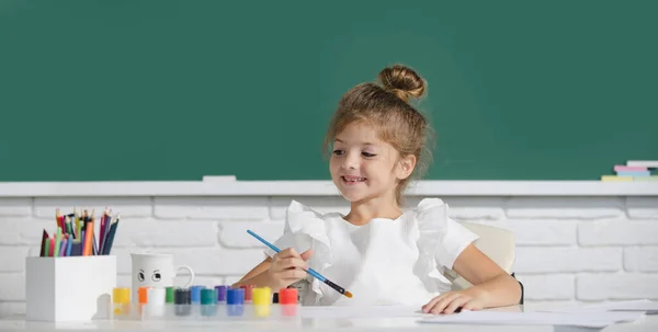 Criança Menina Desenho Com Colorir Canetas Paintind Retrato Adorável Menina — Fotografia de Stock