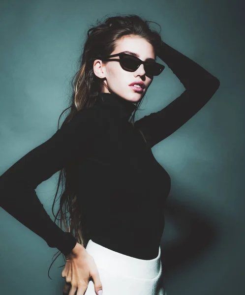 Coquetear Citas Chica Seducción Romántica Gafas Sol Negras Moda Moda —  Fotos de Stock