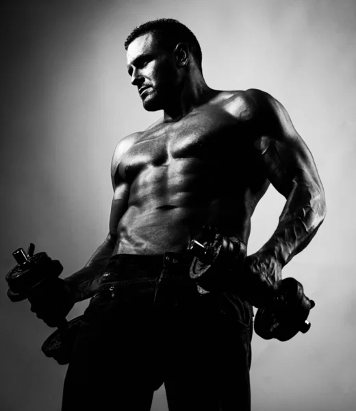 Exercices Musculaires Homme Avec Haltères Sur Néon Lumière — Photo