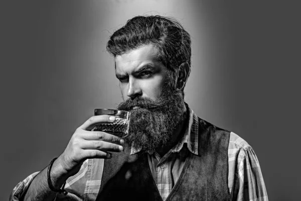 Bearded Handsome Man Holding Glass Whiskey Alcohol Concept Alcohol Drink — Stockfoto