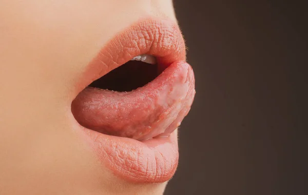 Primer Plano Boca Erótica Lengua Sexy Mujer Deseo Sensual Seductor — Foto de Stock