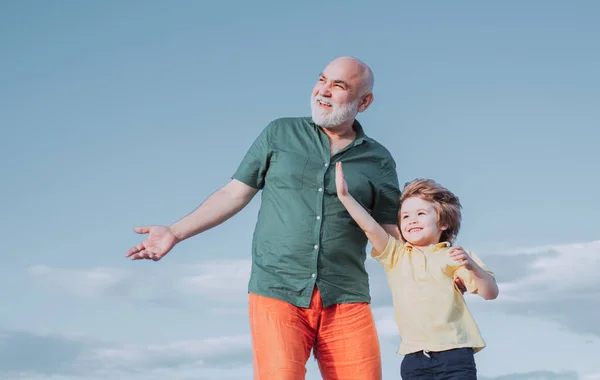 Dos Generaciones Fin Semana Juntos Dos Generaciones Diferentes Abuelo Nieto —  Fotos de Stock