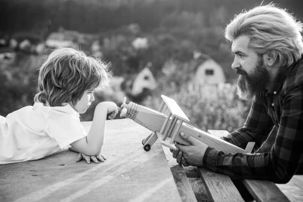 Glücklicher Vater Und Sohn Mit Flugzeug Träumen Vom Reisen Papa — Stockfoto