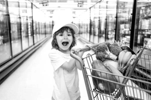 Menino Com Saco Compras Supermercado Compras Crianças Loja Supermercados Supermercado — Fotografia de Stock
