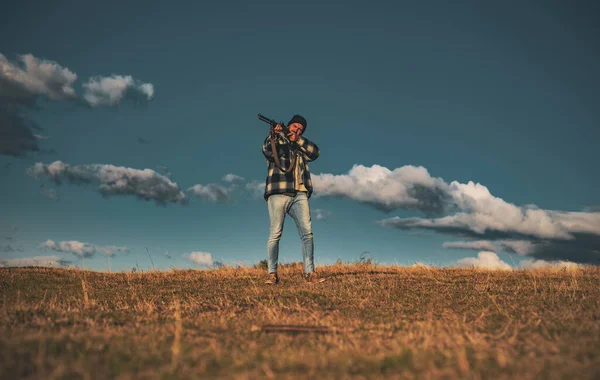 Hunter Con Una Mochila Una Pistola Caza Bosque Otoño Hunter — Foto de Stock