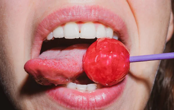 Dilini Yalıyor Şekerli Seksi Dudaklar Seksi Tatlı Rüyalar Dişi Ağız — Stok fotoğraf