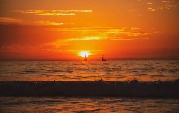 Sunset Sailboat Silhouette Sunset Sea Beautiful Clouds Sunrise Ocean Seascape — Stock Photo, Image