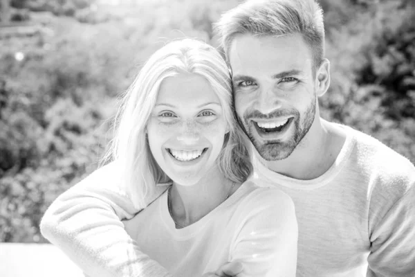 Paixão Namoro Amor Casal Romântico Apaixonado Olhando Para Outro Sentir — Fotografia de Stock