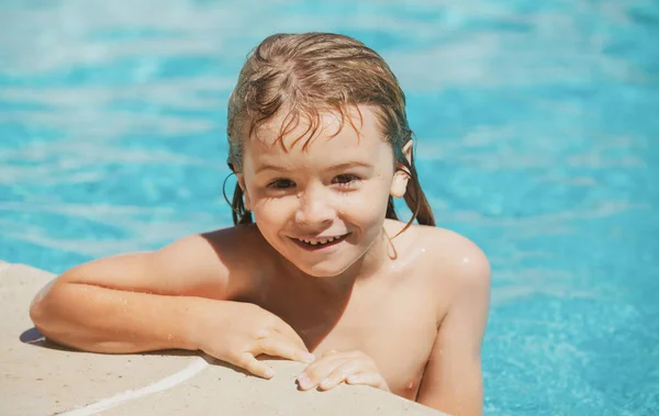 Retrato Criança Menino Nadar Piscina — Fotografia de Stock