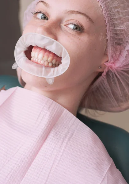 Young Blond Female Opening Her Mouth While Unidentifiable Dentist Latex — Stock Photo, Image