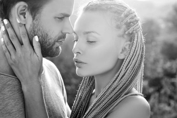 Romantiskt Par Som Älskar Att Varandra Och Kyssas Porträtt Två — Stockfoto