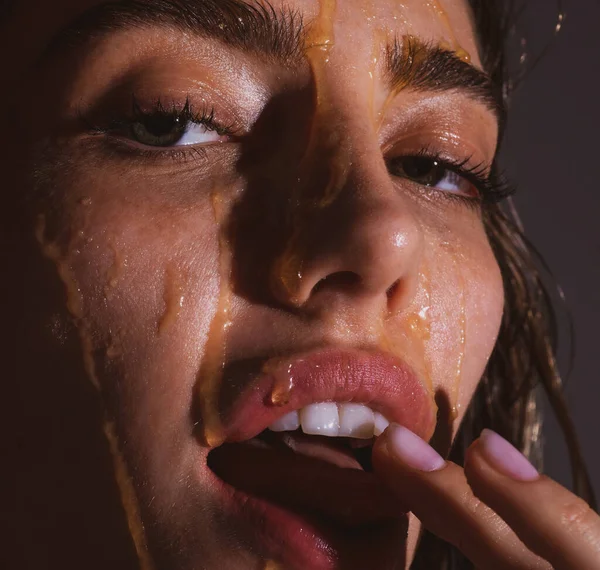 Sensual Woman Honey Facialmask Closeup Beautiful Woman Honey Her Face —  Fotos de Stock