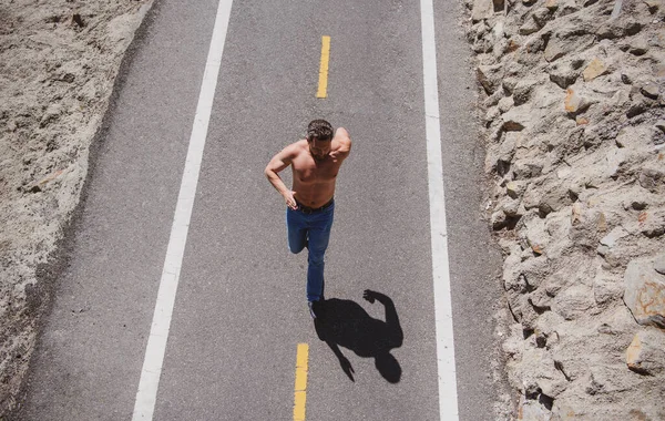 Sportieve Man Hardloper Zomer Bovenaanzicht Van Sportman Die Straat Loopt — Stockfoto