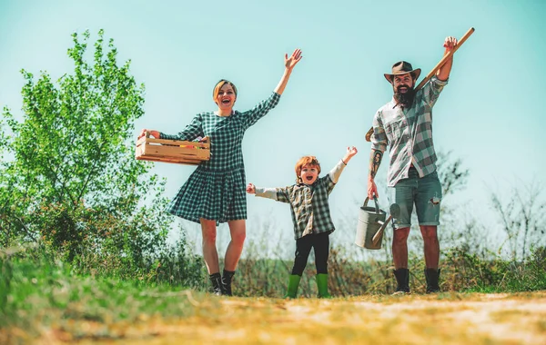 Happy Family Walking Farm Pair Child Farms Working Garden Eco — Stock Photo, Image