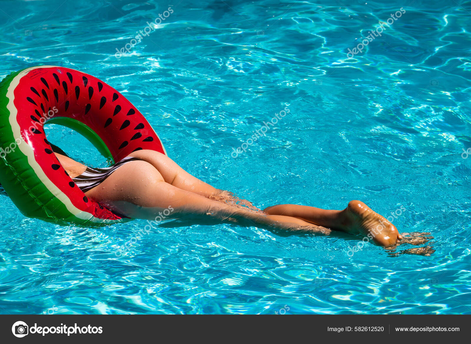 swimming ass girl Pretty Woman Enjoying Swimming Pool Young Sexy Woman Butt Close — Foto de  stock #582612520 © Tverdohlib.com